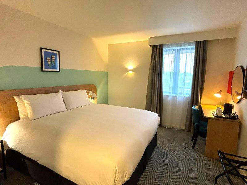 Garner Hotel Lincoln by IHG image