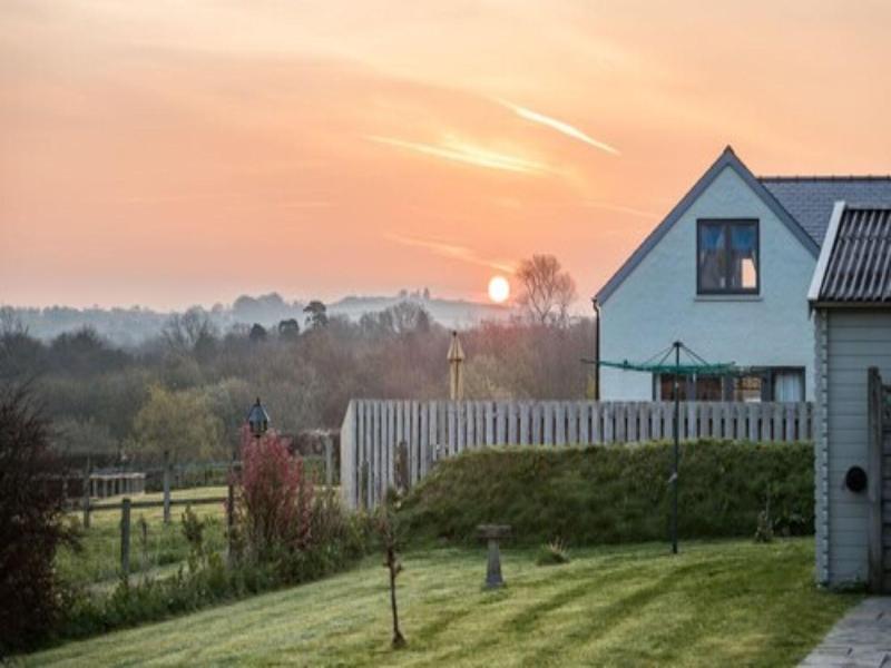 Canaston Oaks Luxury Bed   Breakfast image