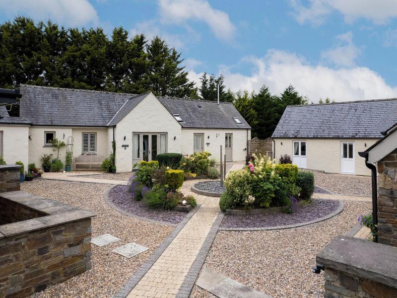 Canaston Oaks Luxury Bed   Breakfast image