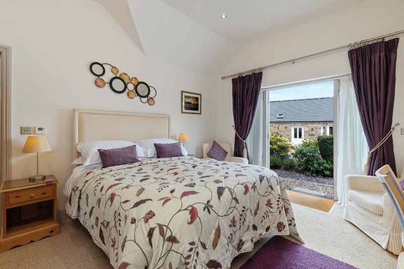 Canaston Oaks Luxury Bed   Breakfast
