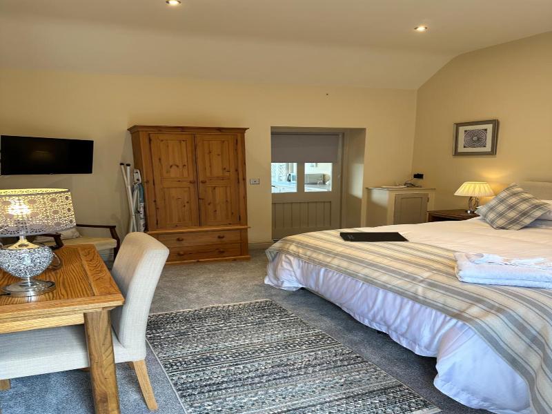 Canaston Oaks Luxury Bed   Breakfast image