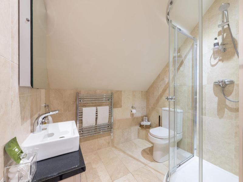 Canaston Oaks Luxury Bed   Breakfast image