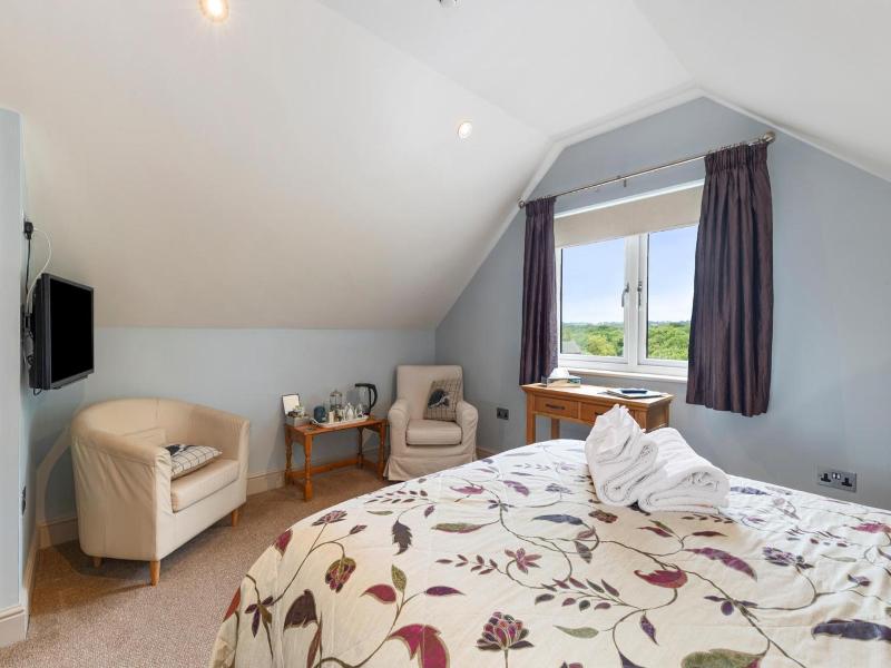 Canaston Oaks Luxury Bed   Breakfast image