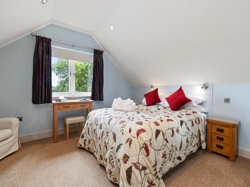 Canaston Oaks Luxury Bed   Breakfast image