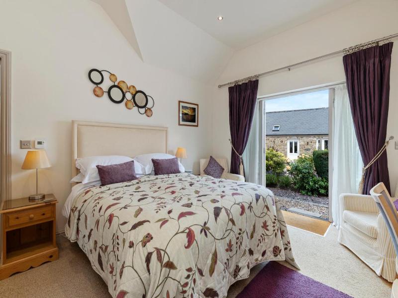 Canaston Oaks Luxury Bed   Breakfast image