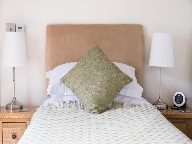 Canaston Oaks Luxury Bed   Breakfast image