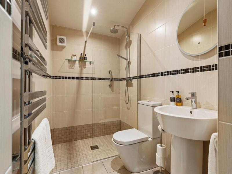 Canaston Oaks Luxury Bed   Breakfast image
