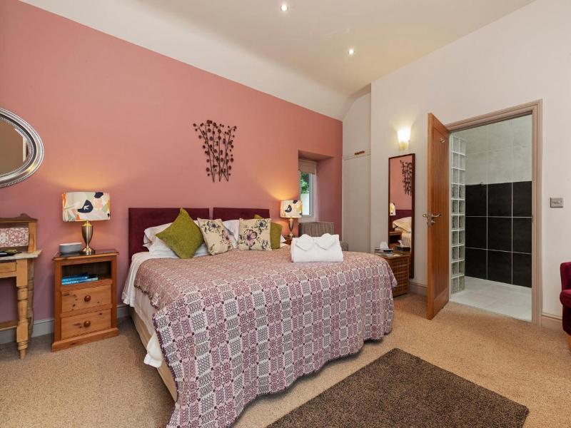 Canaston Oaks Luxury Bed   Breakfast image