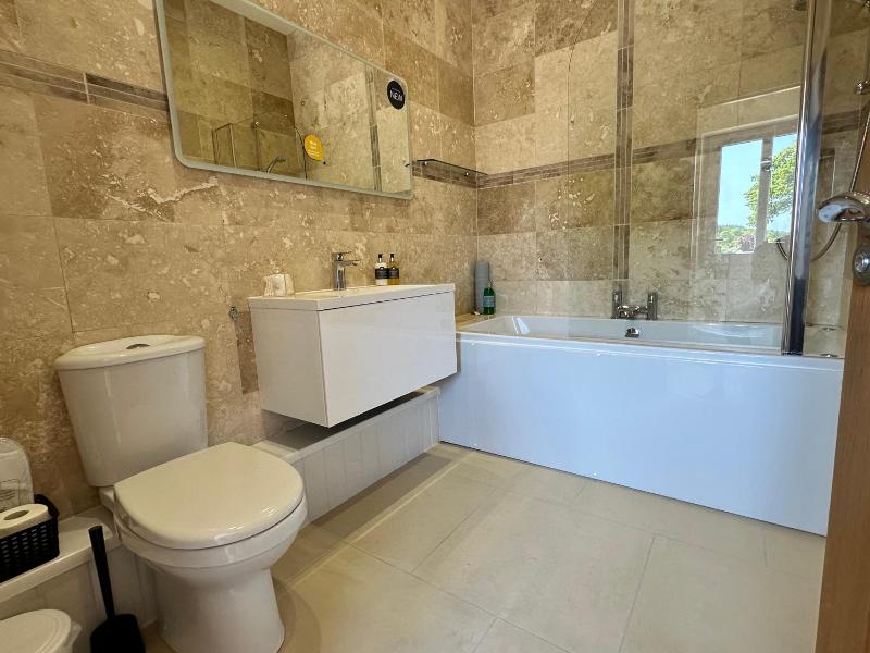 Canaston Oaks Luxury Bed   Breakfast image