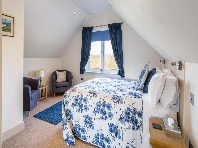 Canaston Oaks Luxury Bed   Breakfast image