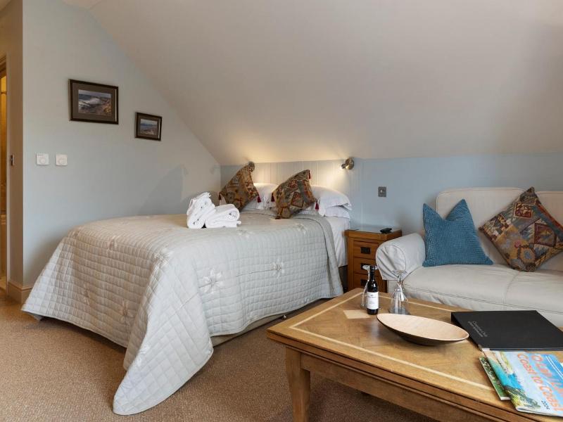 Canaston Oaks Luxury Bed   Breakfast image
