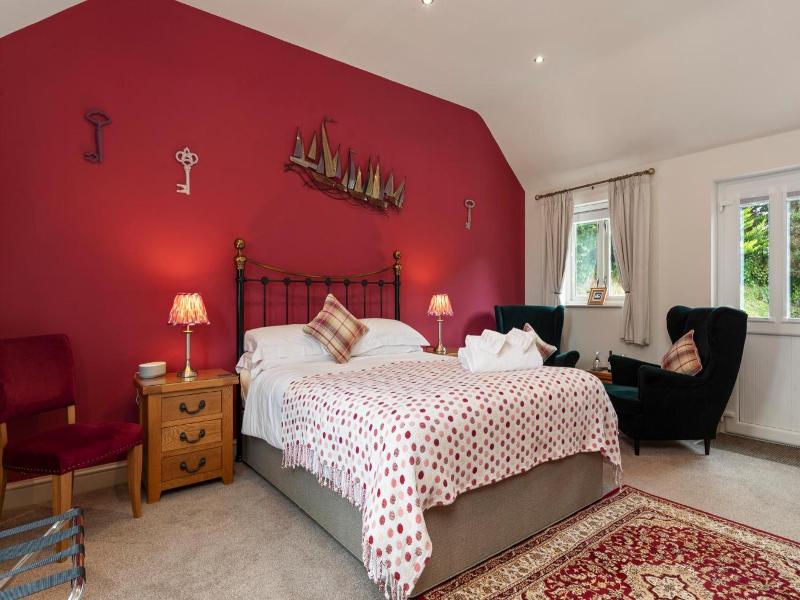 Canaston Oaks Luxury Bed   Breakfast image