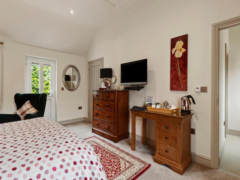Canaston Oaks Luxury Bed   Breakfast image