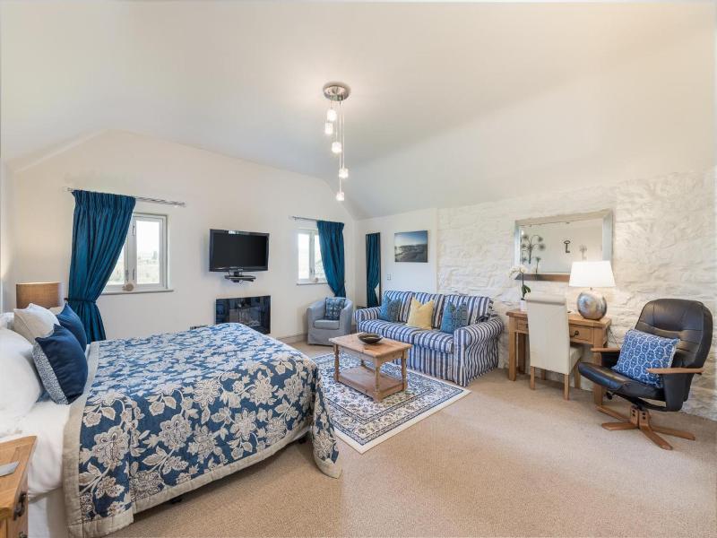 Canaston Oaks Luxury Bed   Breakfast image