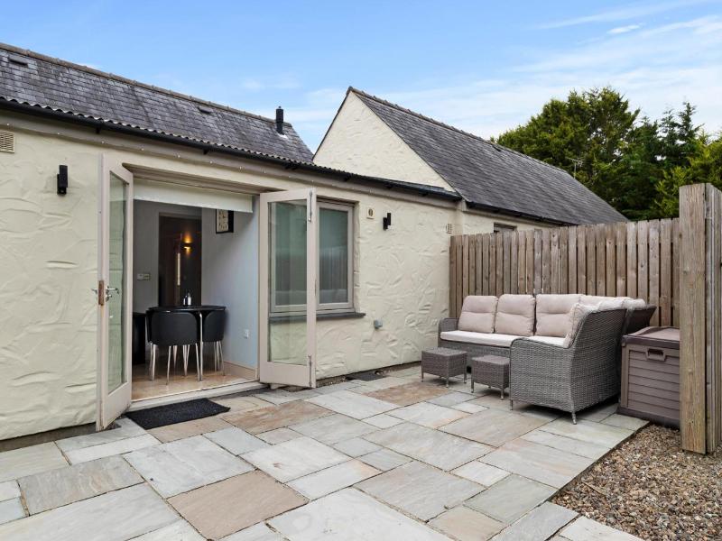 Canaston Oaks Luxury Bed   Breakfast image