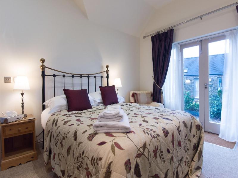 Canaston Oaks Luxury Bed   Breakfast image