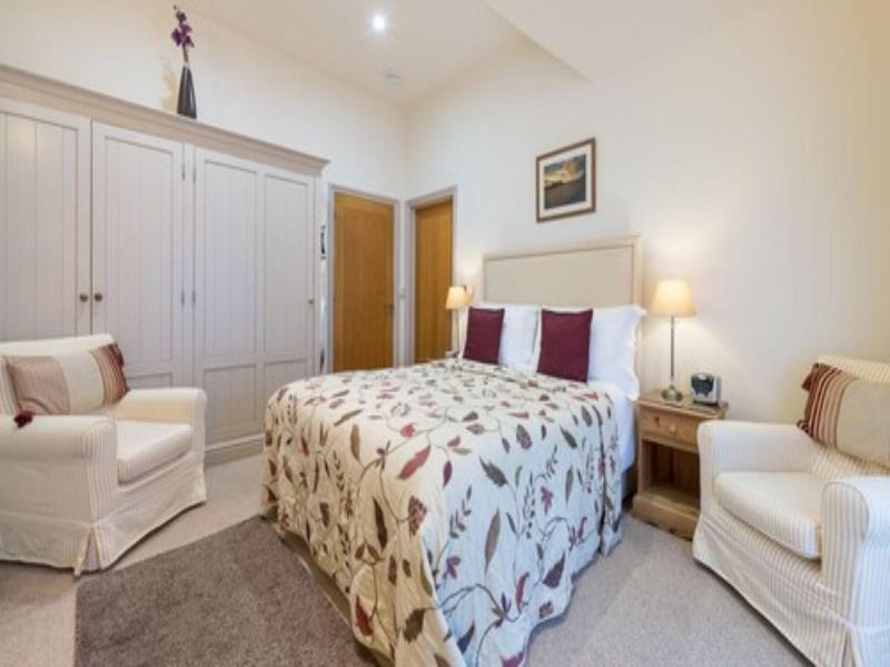 Canaston Oaks Luxury Bed   Breakfast image