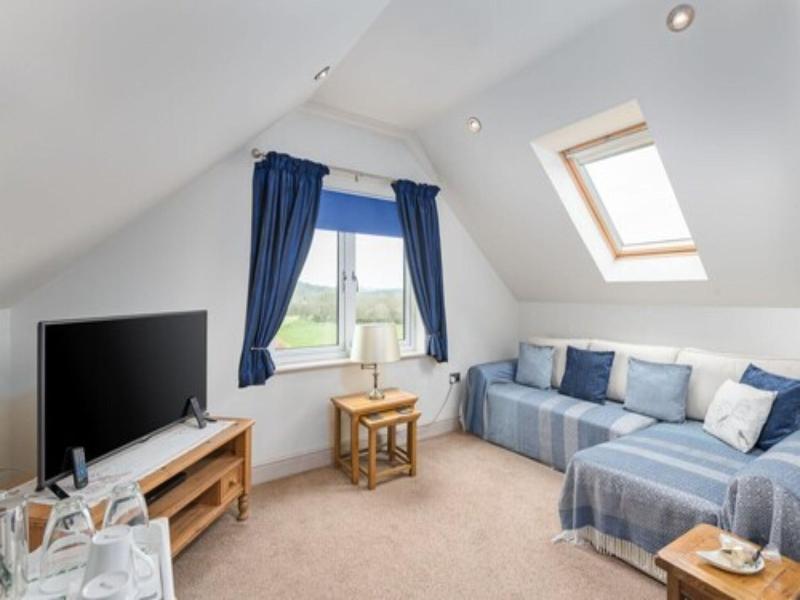 Canaston Oaks Luxury Bed   Breakfast image