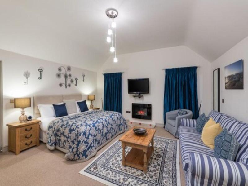 Canaston Oaks Luxury Bed   Breakfast image