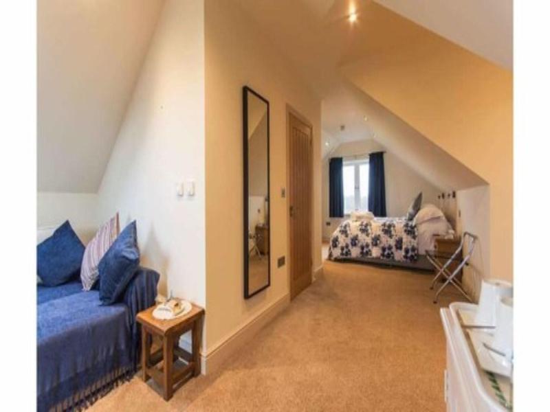 Canaston Oaks Luxury Bed   Breakfast image