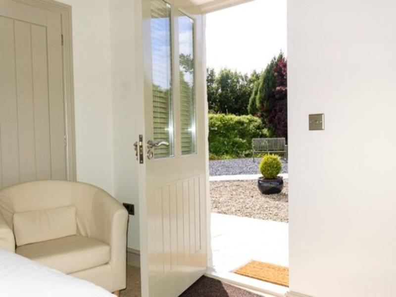 Canaston Oaks Luxury Bed   Breakfast image