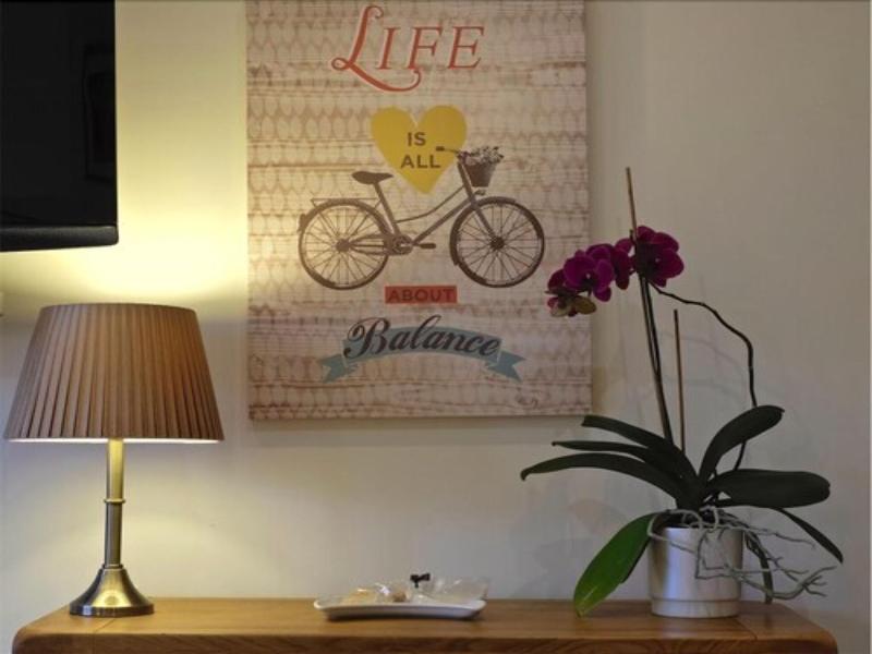 Canaston Oaks Luxury Bed   Breakfast image