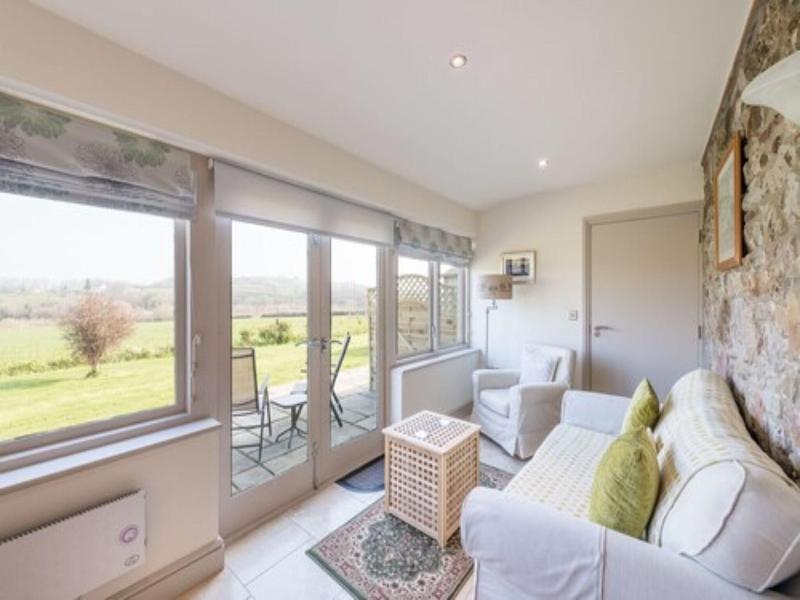 Canaston Oaks Luxury Bed   Breakfast image