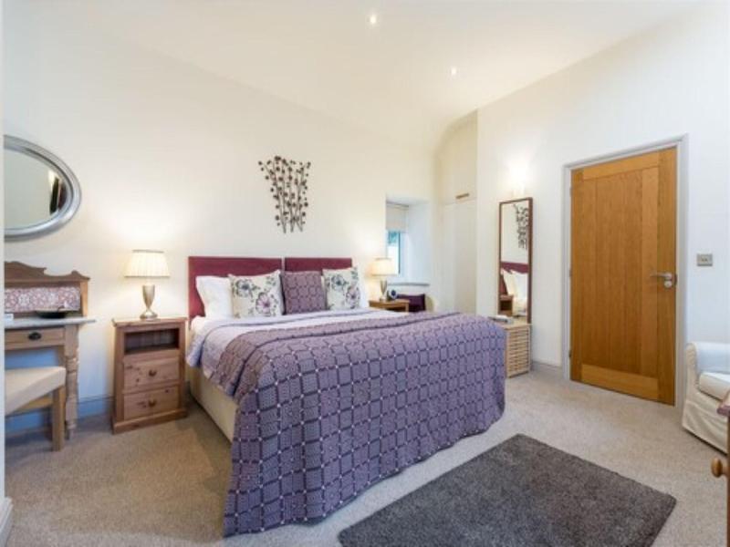 Canaston Oaks Luxury Bed   Breakfast image