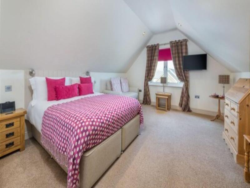 Canaston Oaks Luxury Bed   Breakfast image