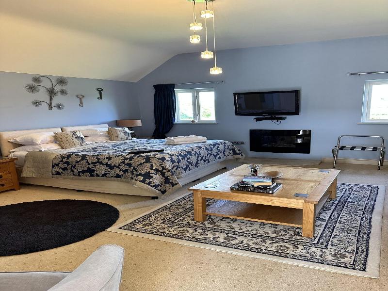 Canaston Oaks Luxury Bed   Breakfast image