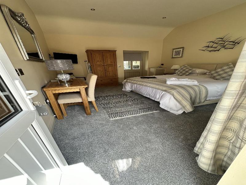 Canaston Oaks Luxury Bed   Breakfast image