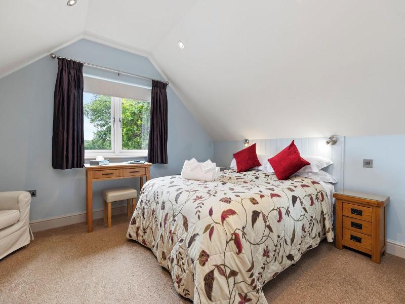 Canaston Oaks Luxury Bed   Breakfast image