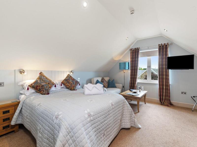 Canaston Oaks Luxury Bed   Breakfast image
