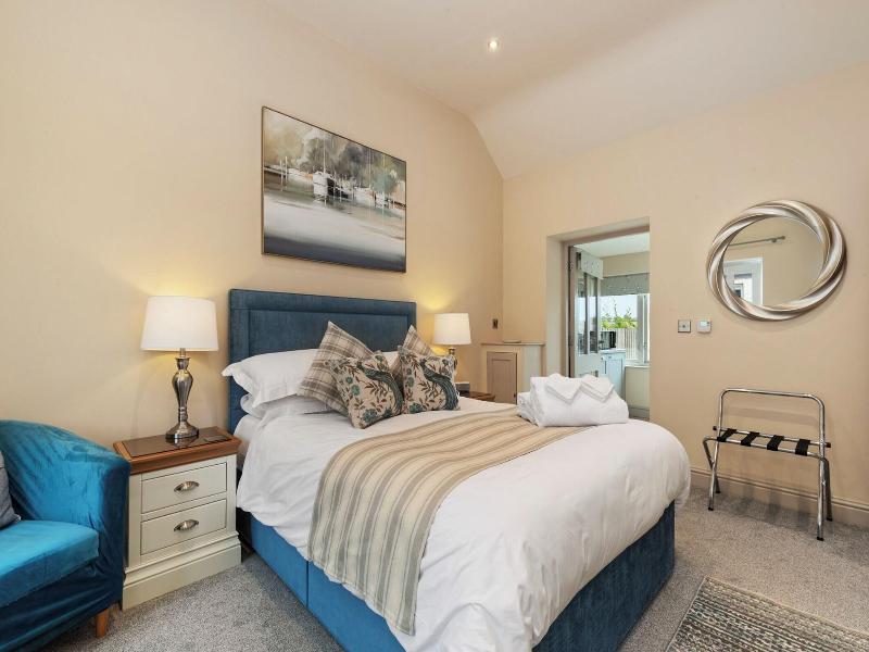 Canaston Oaks Luxury Bed   Breakfast image