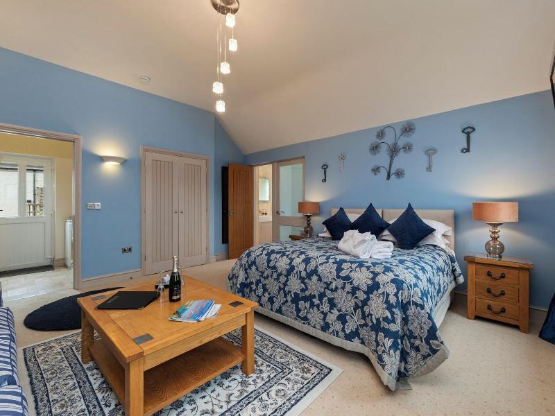 Canaston Oaks Luxury Bed   Breakfast image
