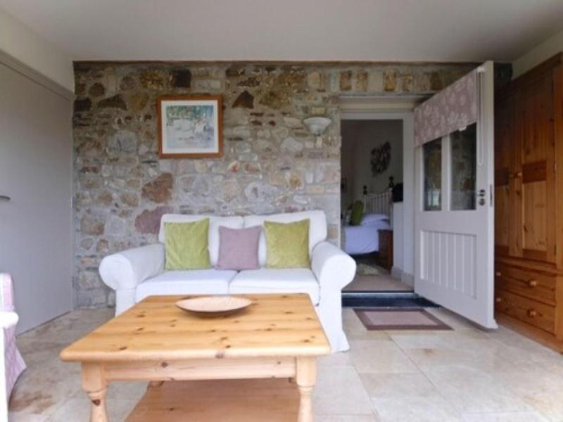Canaston Oaks Luxury Bed   Breakfast image