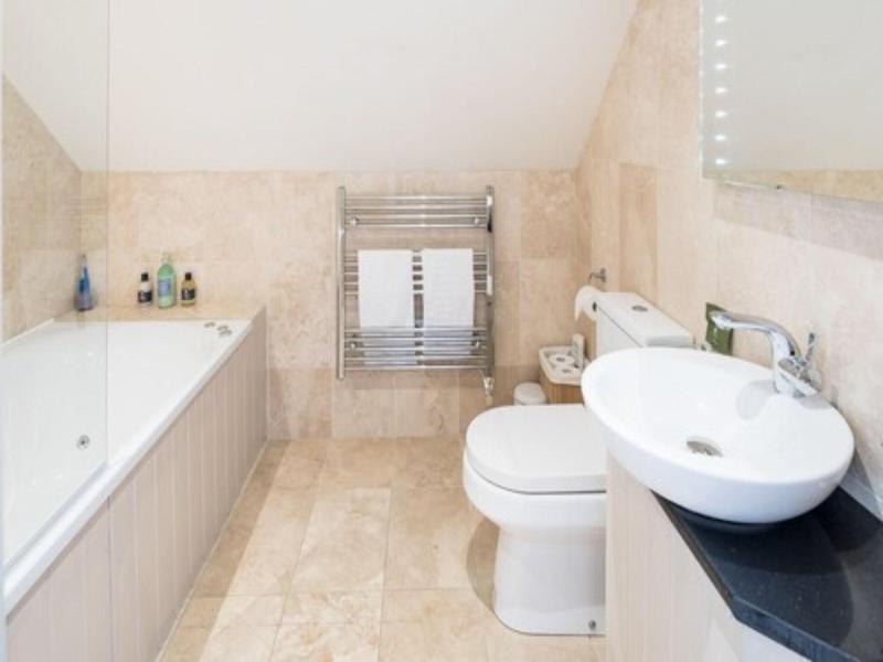 Canaston Oaks Luxury Bed   Breakfast image