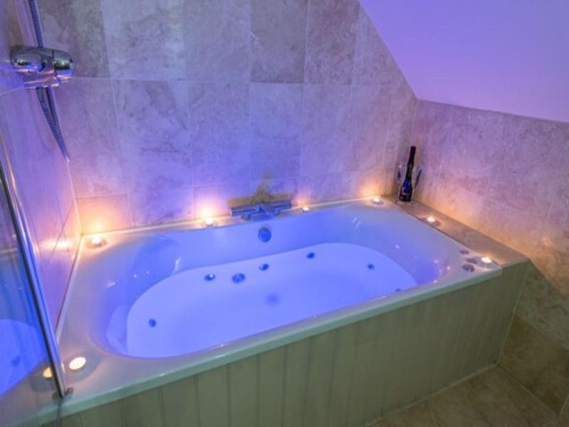 Canaston Oaks Luxury Bed   Breakfast image