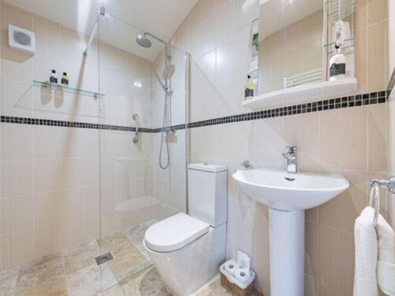 Canaston Oaks Luxury Bed   Breakfast image