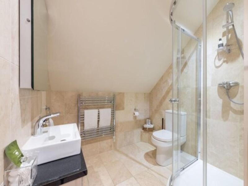 Canaston Oaks Luxury Bed   Breakfast image