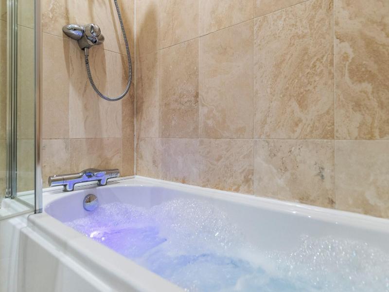 Canaston Oaks Luxury Bed   Breakfast image
