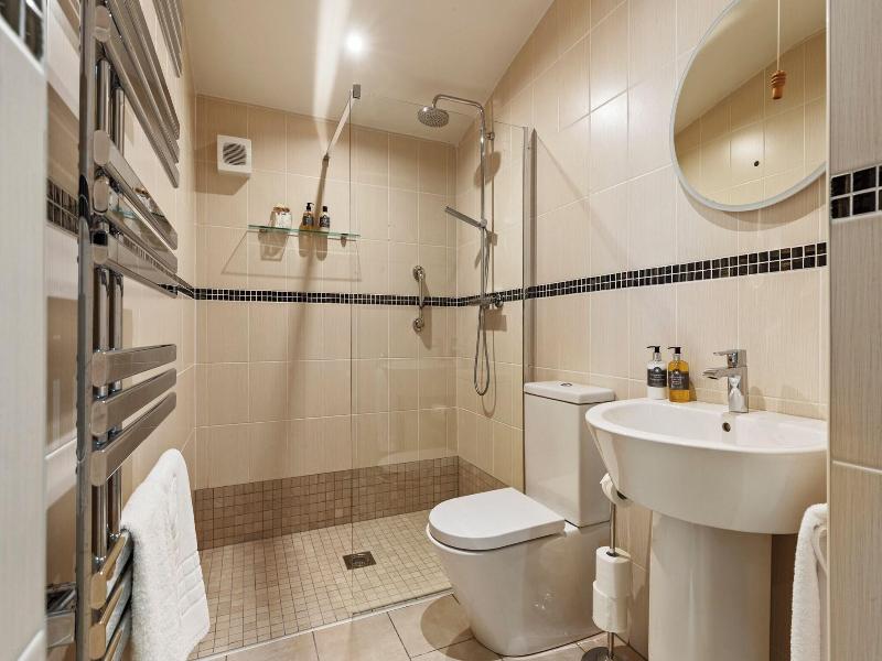 Canaston Oaks Luxury Bed   Breakfast image