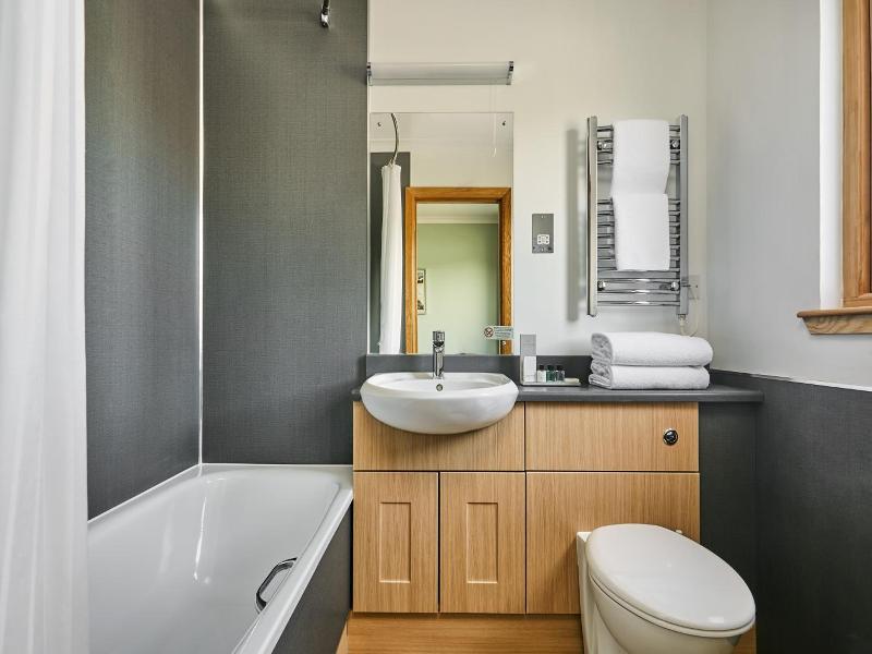 Clan MacDuff Hotel image