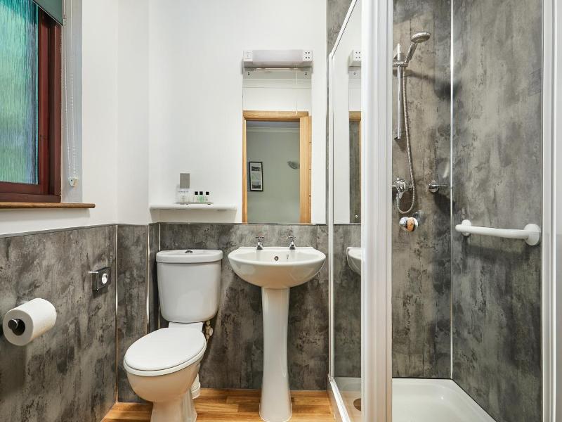 Clan MacDuff Hotel image