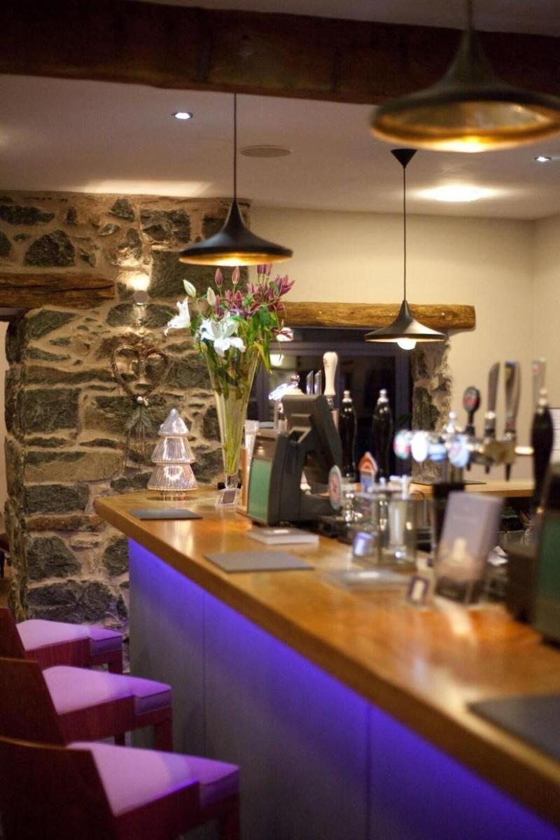 Cross Foxes - Bar Grill Rooms image