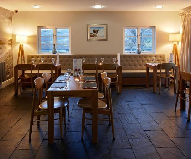 Cross Foxes - Bar Grill Rooms image