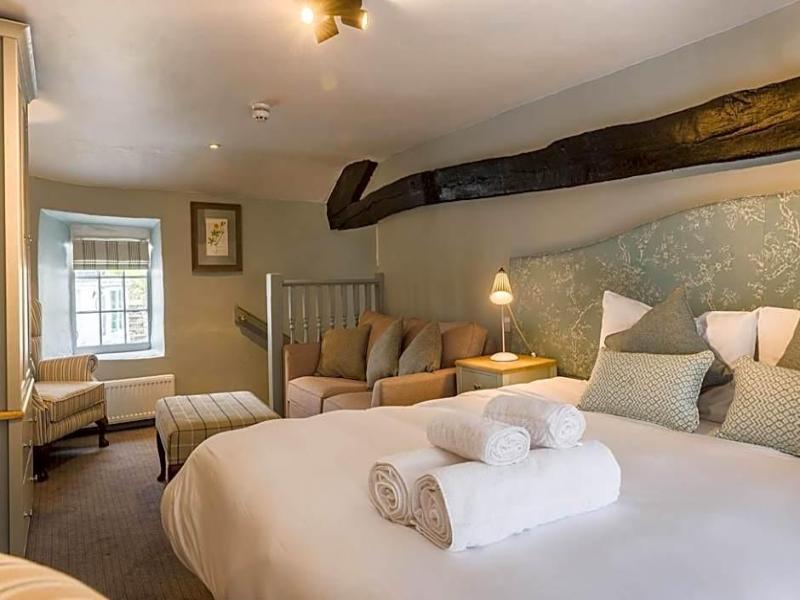 The Horse and Farrier Inn image