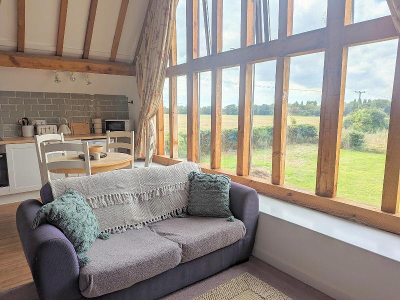 Kingfisher Barn image