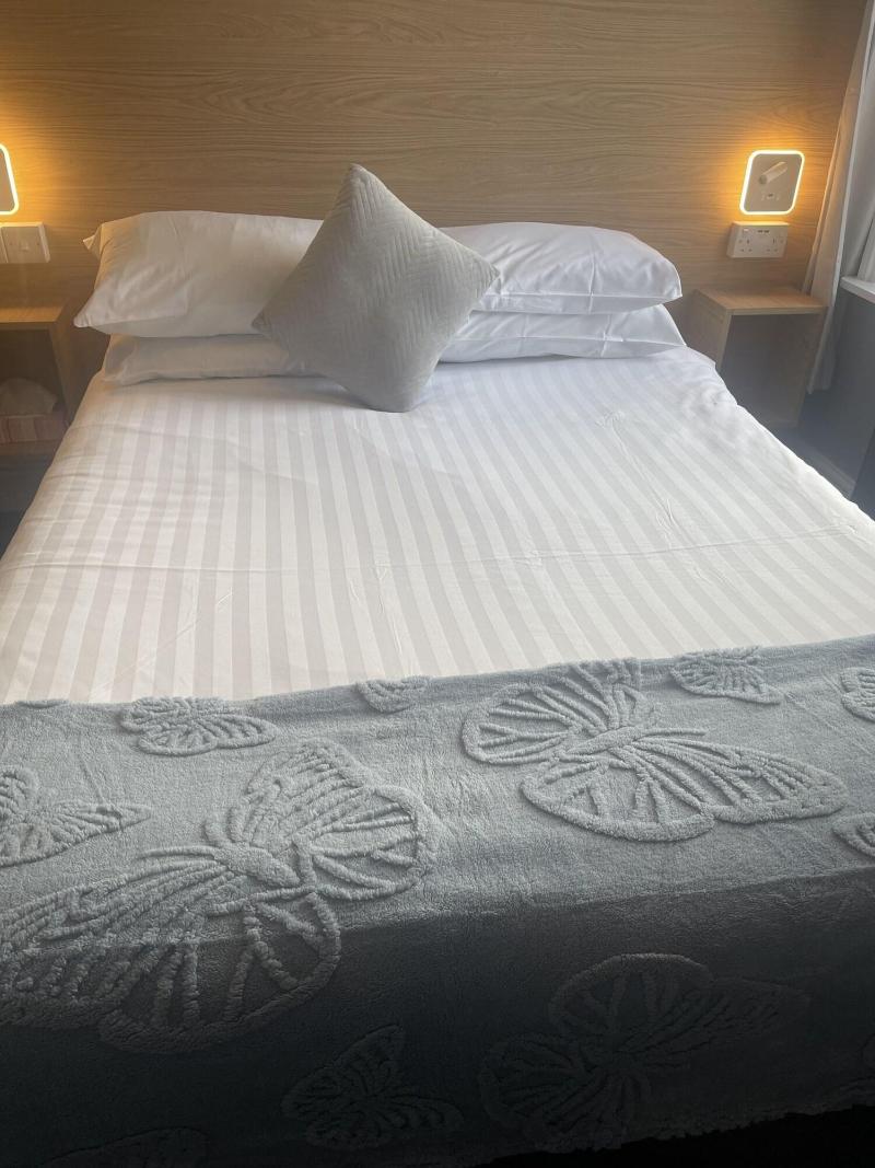 Diamonds Inn image