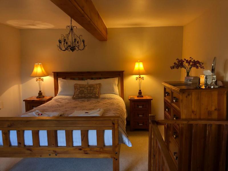 The Walnuts Country House image